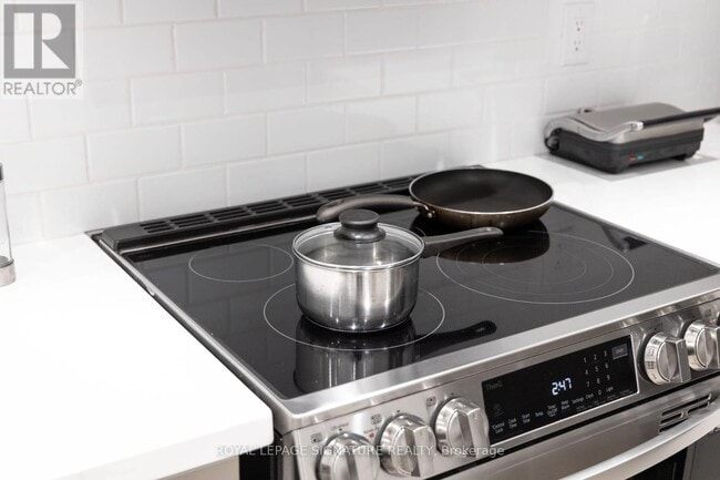 760 Lawrence Ave W in Toronto, ON - Building Photo - Building Photo