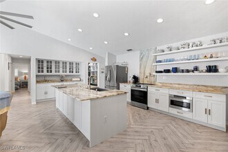 2467 Pinewoods Cir in Naples, FL - Building Photo - Building Photo