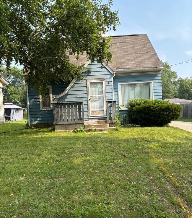 property at 4124 W Kiehnau Ave