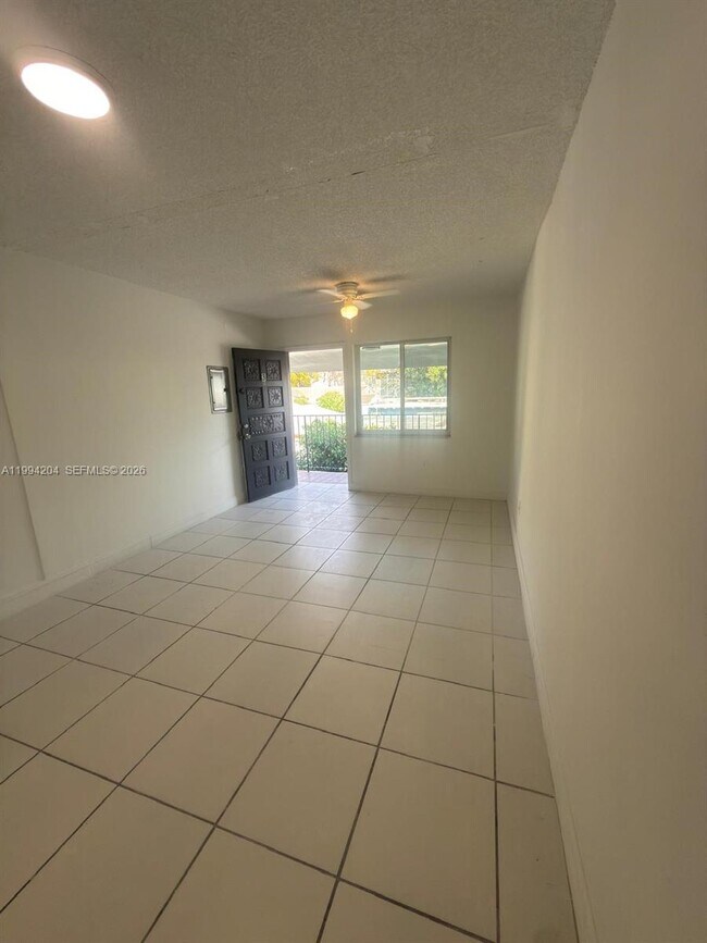 2622 NW 24th St in Miami, FL - Building Photo - Building Photo