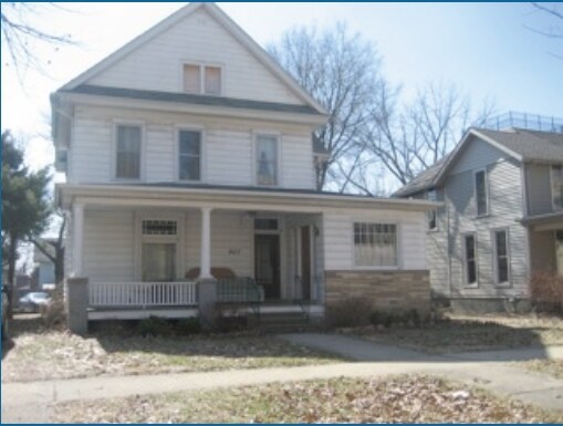 607 W University in Champaign, IL - Foto de edificio
