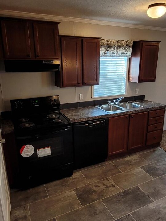 325 W Market St in Spencer, IN - Building Photo