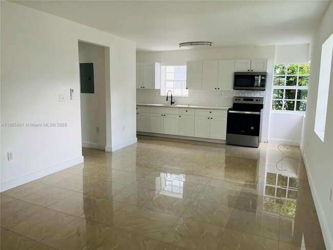 1935 Marseille Dr in Miami, FL - Building Photo - Building Photo