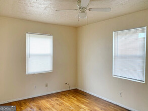 1037 Oglethorpe Ave SW in Atlanta, GA - Building Photo - Building Photo