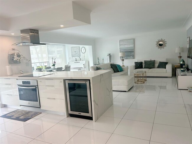 3051 NE 47th Ct, Unit 107 in Fort Lauderdale, FL - Foto de edificio - Building Photo