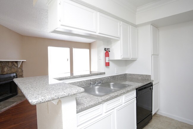 Falls of Wilcrest in Houston, TX - Building Photo - Interior Photo