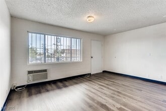 4600 University Center Dr in Las Vegas, NV - Building Photo - Building Photo