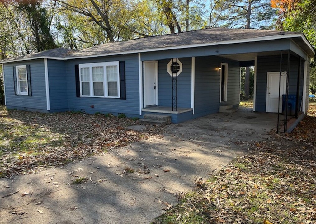 807 N Van Buren Ave in Mount Pleasant, TX - Building Photo