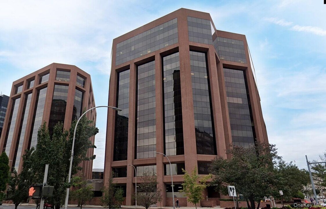 1 Martine Ave in White Plains, NY - Building Photo