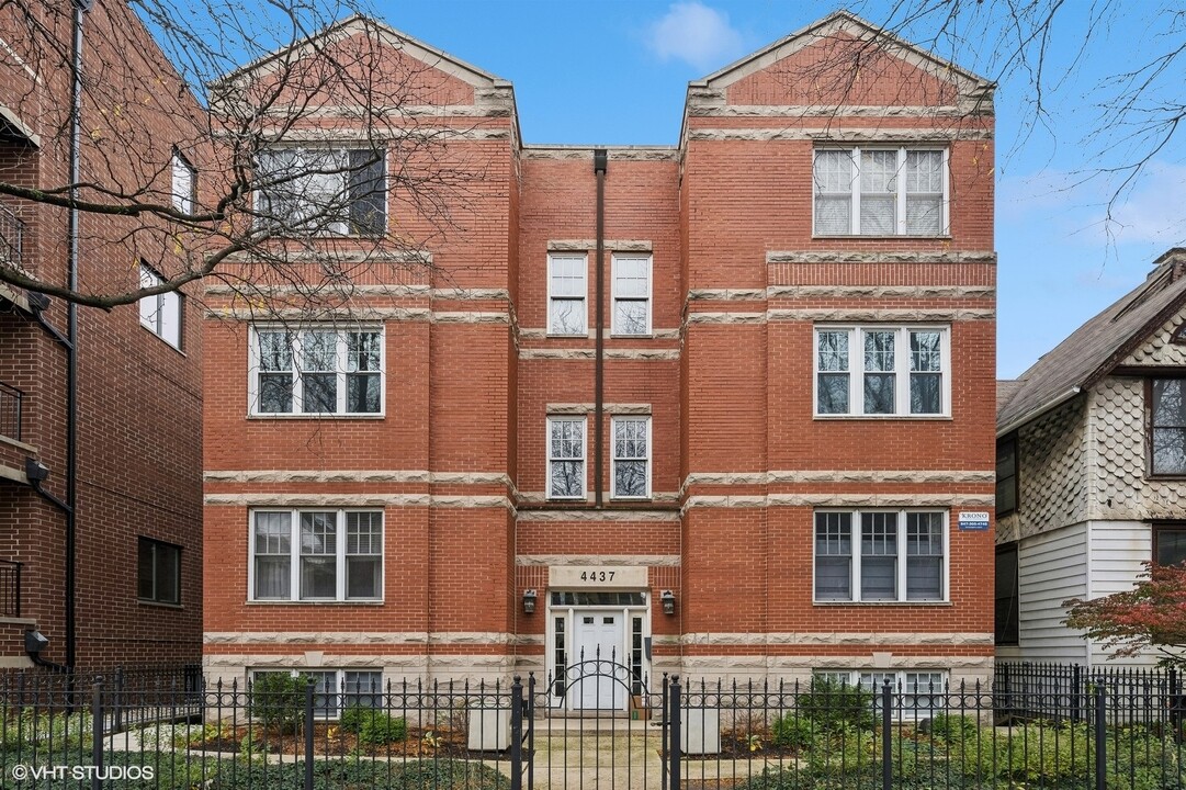 4437 N Ashland Ave in Chicago, IL - Building Photo