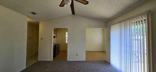 135 Jester Cir in Longview, TX - Foto de edificio - Building Photo