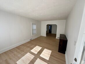 146 Bondie St in Wyandotte, MI - Building Photo - Building Photo