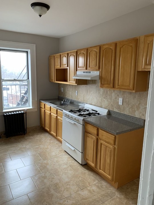 671 Lincoln Ave-Unit -410 in Orange, NJ - Building Photo