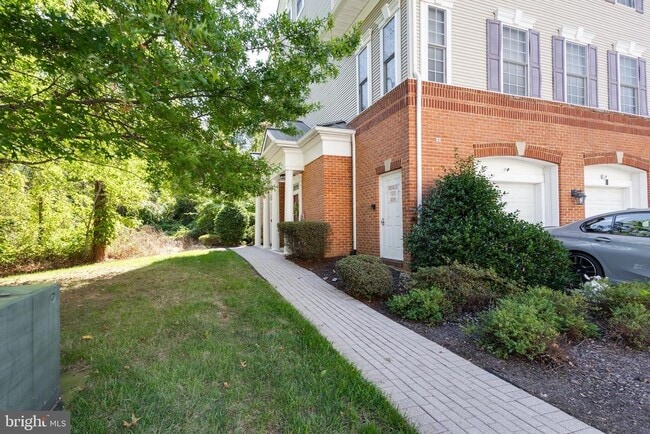 8975 Harrover Pl in Lorton, VA - Building Photo - Building Photo