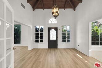 205 Canon Dr in Beverly Hills, CA - Building Photo - Building Photo