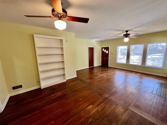 302 Park Ln in Austin, TX - Building Photo - Building Photo