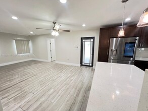 2726 SW 19th Ter in Miami, FL - Building Photo - Building Photo