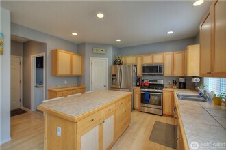 22654 SE 280th Pl in Maple Valley, WA - Building Photo - Building Photo