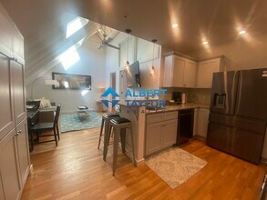 15 Chiswick Ter, Unit 5 in Boston, MA - Foto de edificio - Building Photo