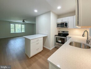 3340 Holland Cliffs Rd in Huntingtown, MD - Building Photo - Building Photo