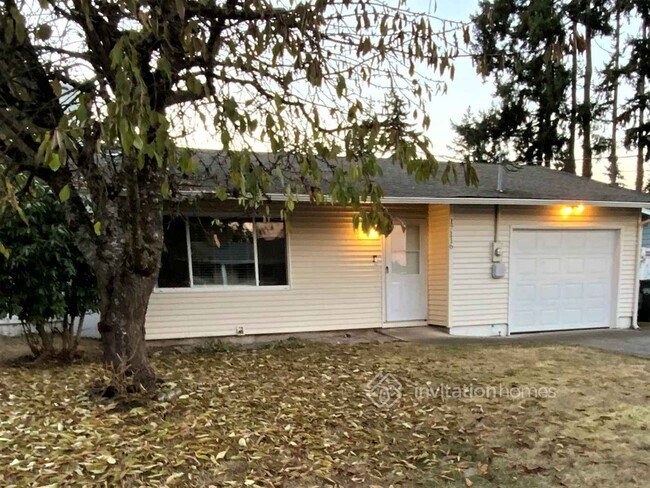 17116 18th Ave E in Spanaway, WA - Foto de edificio - Building Photo