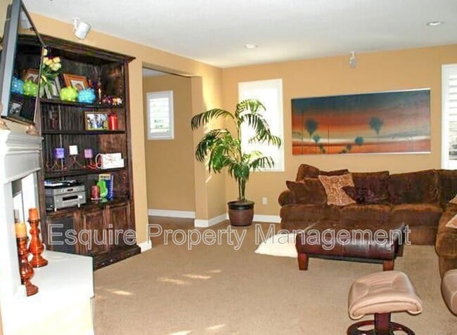 625 Clearwater Creek Dr in Thousand Oaks, CA - Building Photo - Building Photo