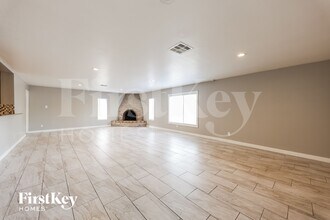 4628 W Vogel Ave in Glendale, AZ - Foto de edificio - Building Photo