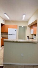 1806 Belmont Ln in North Lauderdale, FL - Foto de edificio - Building Photo
