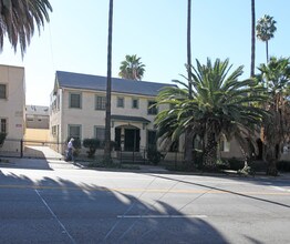 5520 Franklin Ave in Los Angeles, CA - Building Photo - Building Photo