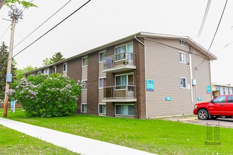 Willow Apartments in Edmonton, AB - Building Photo - Building Photo