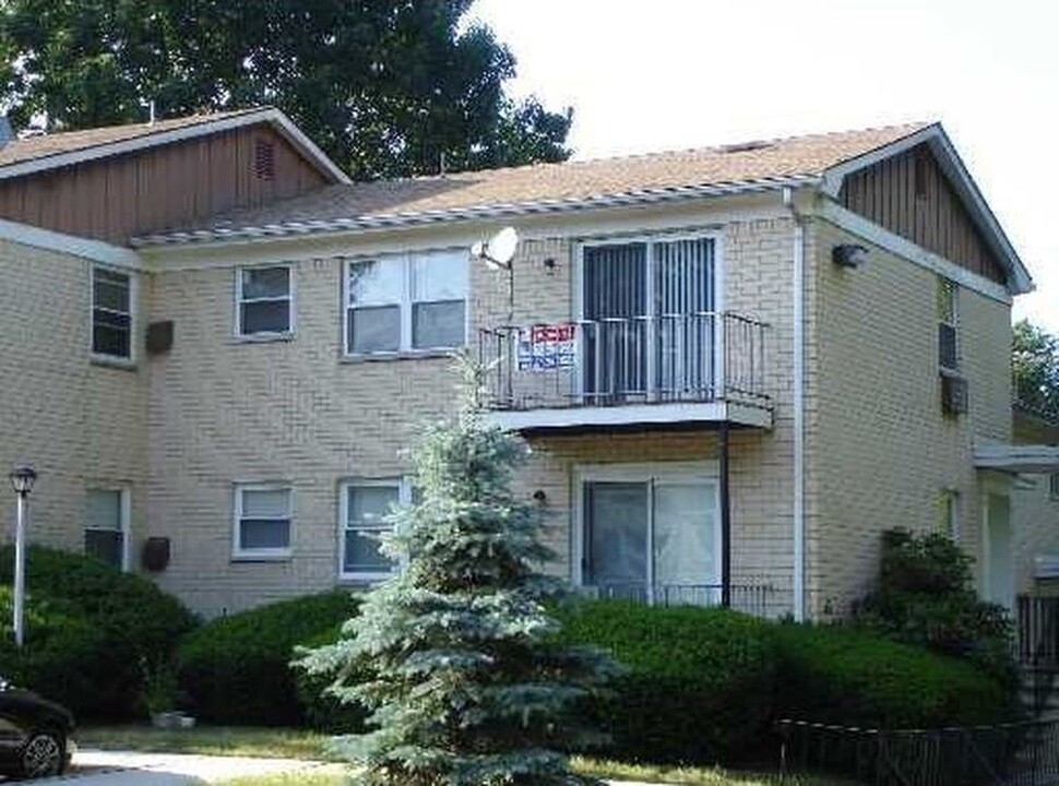 406 Cranbury Rd in East Brunswick, NJ - Building Photo