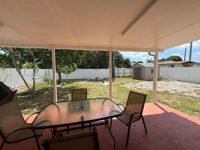 15111 NW 32nd Ave in Opa Locka, FL - Building Photo - Building Photo