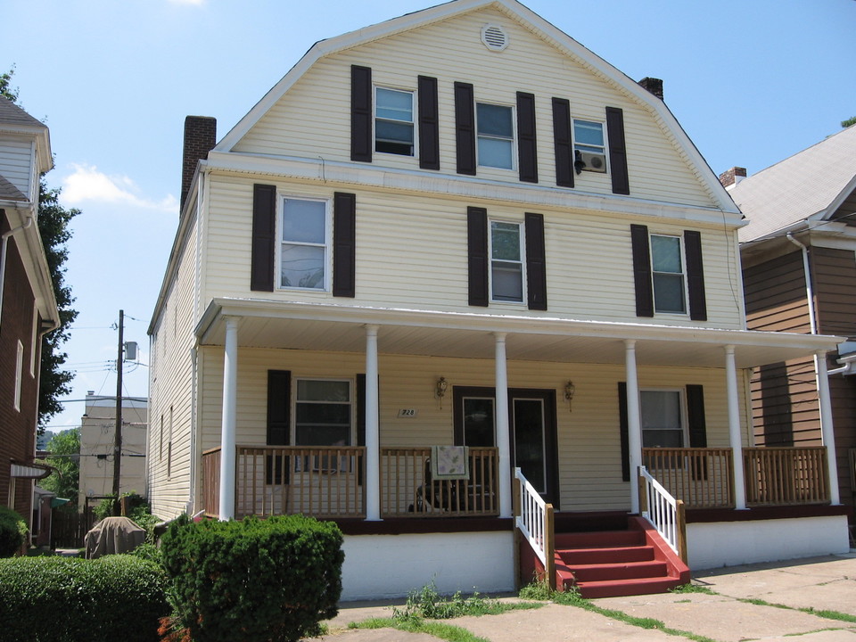 728 Beaver Ave in Midland, PA - Foto de edificio