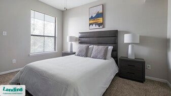 2500 Woodland Park Dr, Unit N304 in Houston, TX - Building Photo