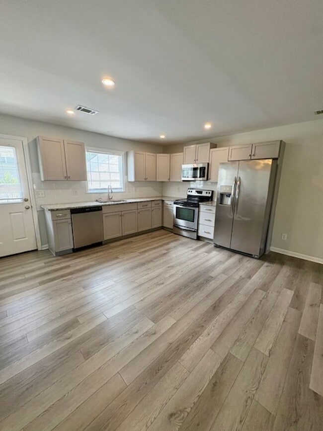 1509a Harbor View Rd in Charleston, SC - Building Photo - Building Photo