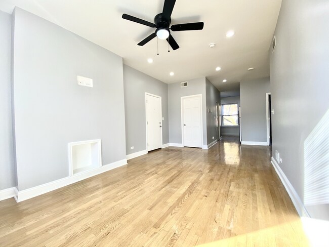 1012 W Sunnyside Ave, Unit 2 in Chicago, IL - Building Photo - Building Photo