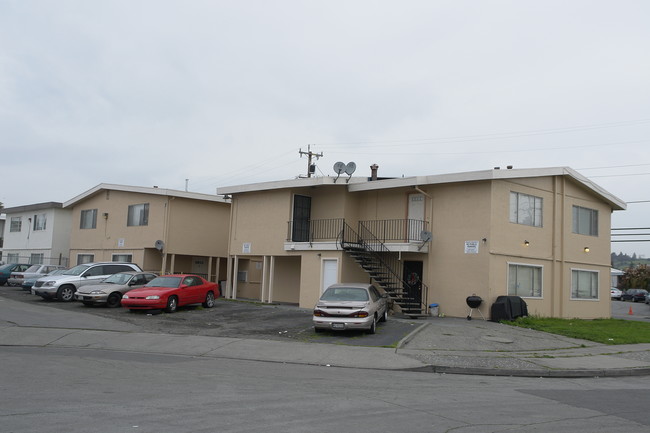 27097 Tyrrell Ave in Hayward, CA - Foto de edificio - Building Photo