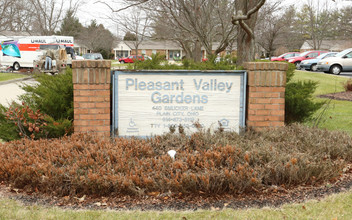 Pleasant Valley Gardens in Plain City, OH - Building Photo - Building Photo