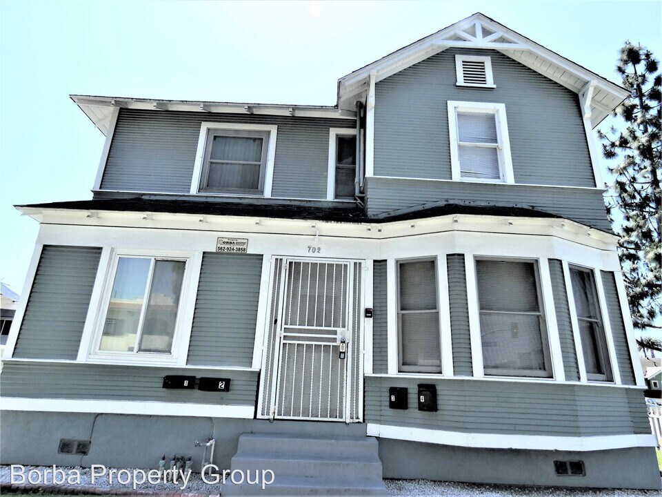 702 E 7th St in Long Beach, CA - Building Photo