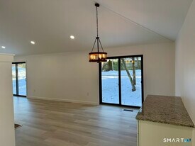 15 Finch Run in Avon, CT - Building Photo