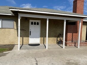 8717 6th St in Downey, CA - Foto de edificio - Building Photo