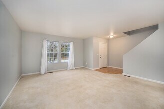 8274 Cypress Way in Dexter, MI - Building Photo - Building Photo