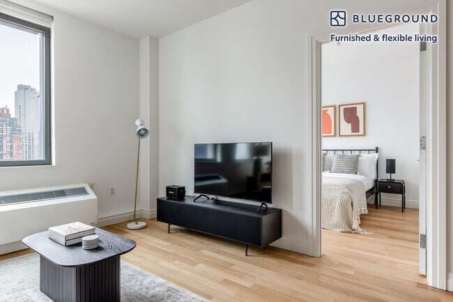 550 W 54th St in New York, NY - Building Photo - Building Photo