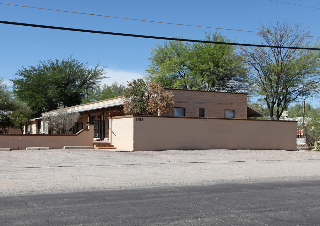 3168 E Kleindale Road in Tucson, AZ - Foto de edificio