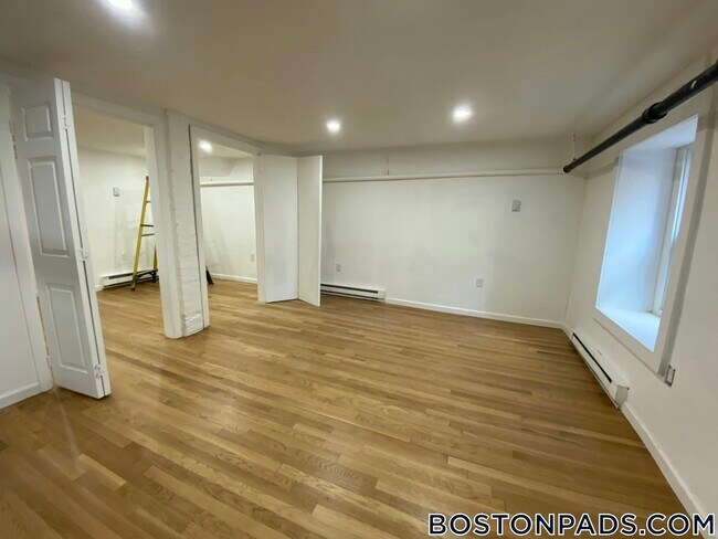 686 Parker St in Boston, MA - Building Photo - Building Photo