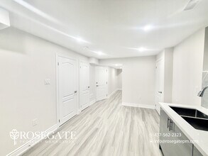 1348 Old Zeller Dr in Kitchener, ON - Building Photo - Building Photo