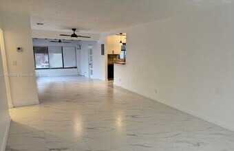 117 NE 2nd Terrace in Hallandale Beach, FL - Building Photo - Building Photo