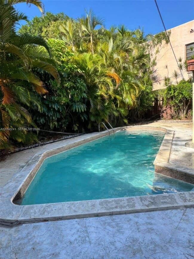 4582 Royal Palm Ave in Miami Beach, FL - Building Photo - Building Photo