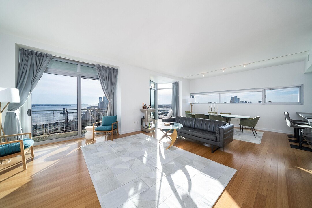 225 River St in Hoboken, NJ - Building Photo