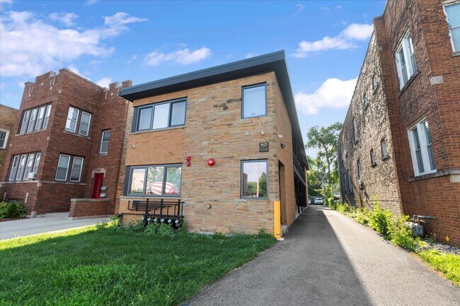 property at 1025 N Harlem Ave
